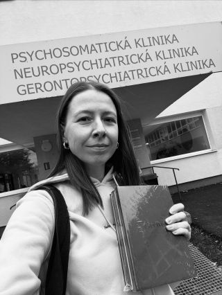 Dnes sme darovali 40 denníkov Liečivé do psychiatrickej nemocnice v Pezinku 🙏🏻. Budú súčasťou terapie pre dievčatá a ženy,...